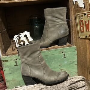 Women’s Boots by Crown Vintage